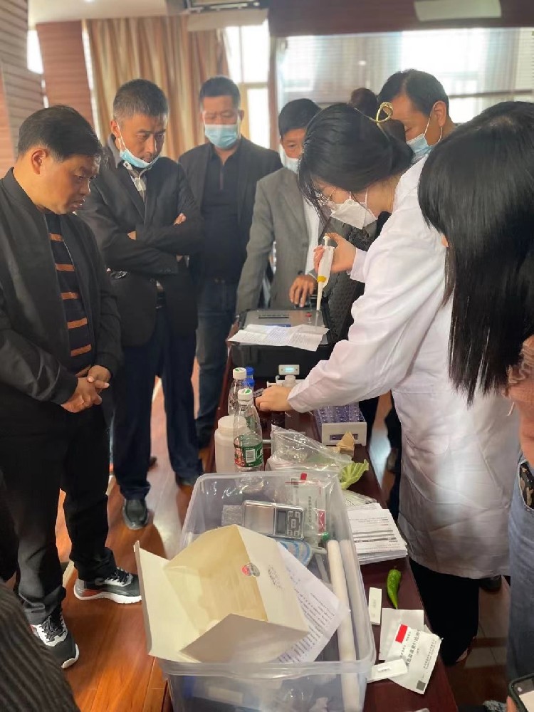 我司技術(shù)人員趕赴黃崗武穴市高中小學(xué)進(jìn)行ATP檢測儀的使用普及和培訓(xùn)。